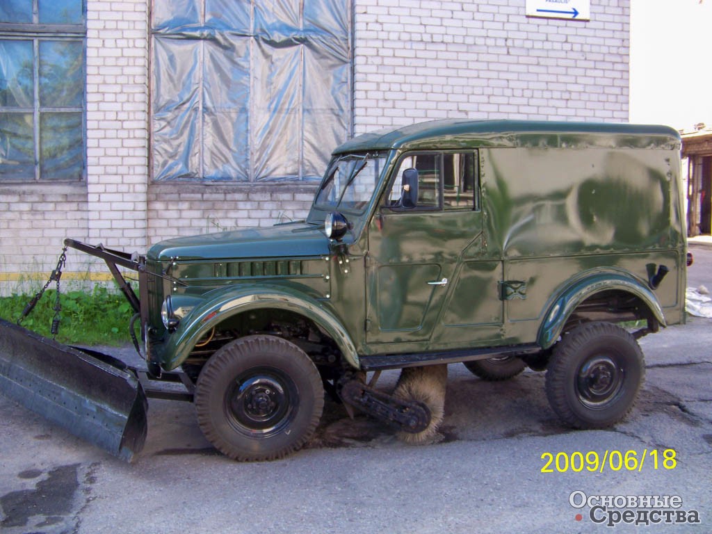 ТУМ Т-3, автомобиль на базе ГАЗ-69 (4х4) образца 1940-х годов для уборки тротуаров и придворовых территорий
